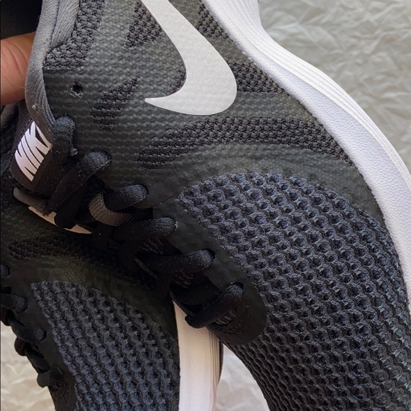 NWT Nike Revolution 4 - Picture 8 of 8